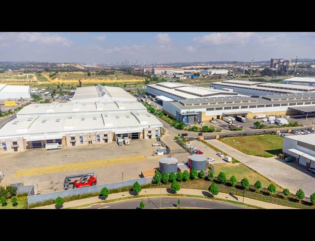 4,990M² WAREHOUSE TO LET IN GOSFORTH PARK